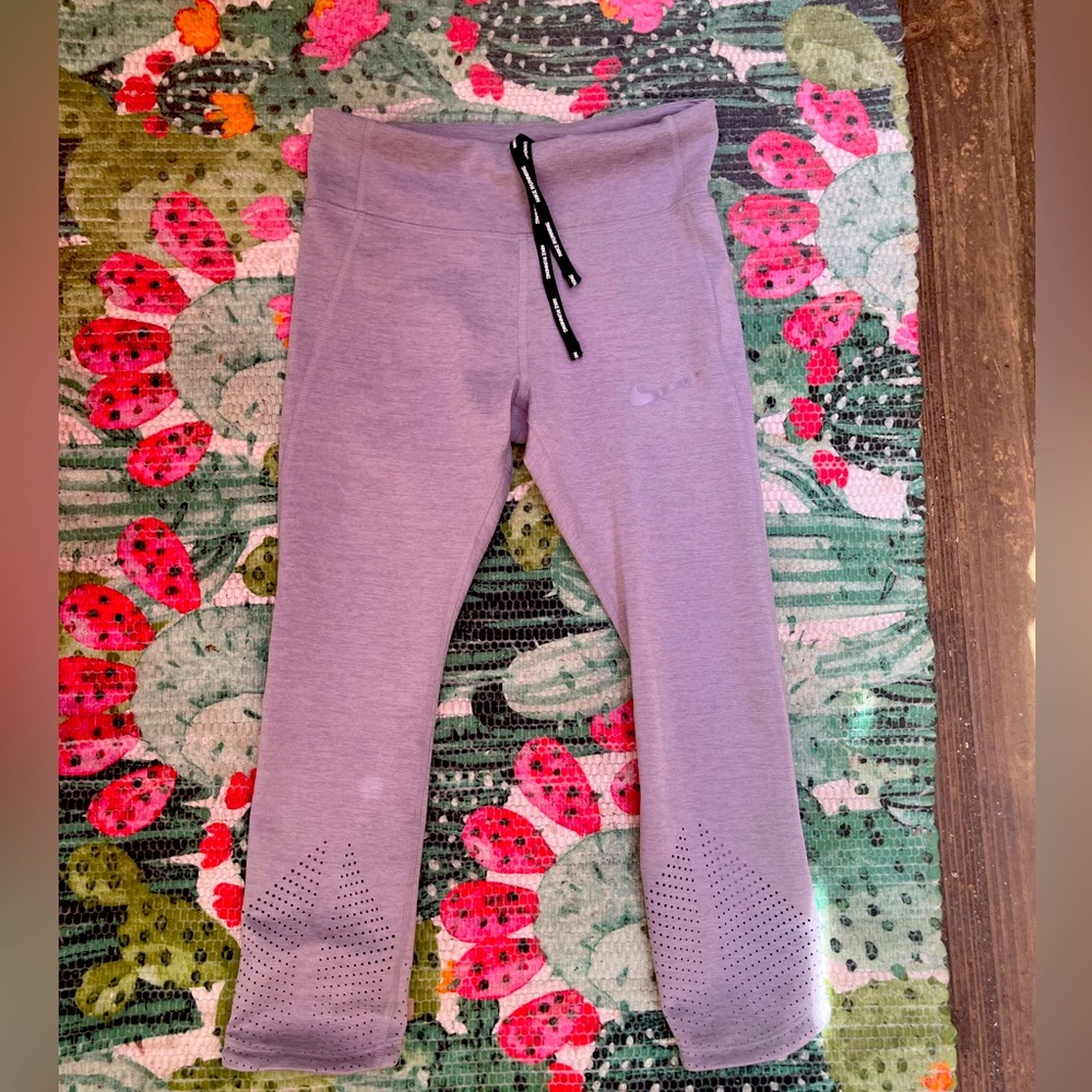 Nike Womens Grey dri-fit cropped pants/athletic size Small Like New